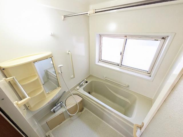 秋田市手形字西谷地　中古住宅 バス／シャワー