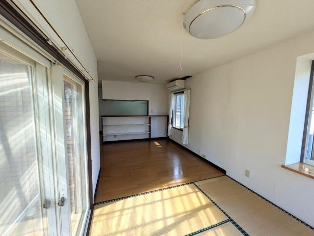 9/5･6予約制OH開催！秋田市御所野元町7丁目　中古住宅 リビング