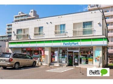 ファミリーマート東札幌6条店：197m