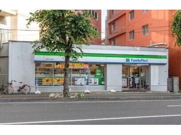 ファミリーマート札幌中の島店：304m