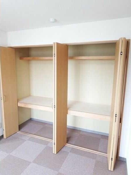 アルパインローズⅡ（301） 収納
