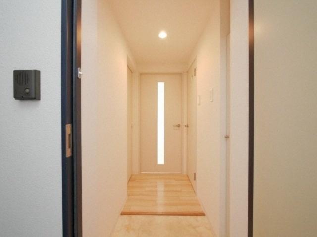 リュクス元町（305） 玄関
