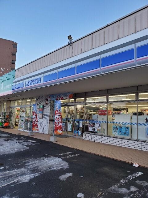 ローソン札幌北27条西七丁目店：182m