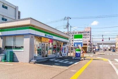 ファミリーマート札幌北32条西4丁目店：197m