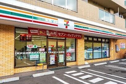 セブンイレブン札幌北12条店：373m