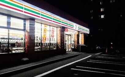 セブンイレブン札幌北26条店：258m