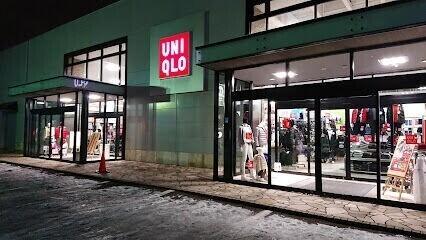 ユニクロ札幌屯田店：202m