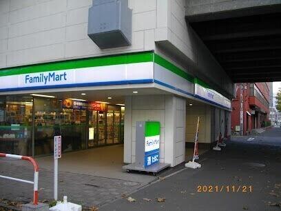 ファミリーマート札幌北6条西7丁目店：236m
