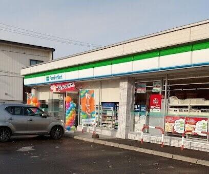 ファミリーマート札幌北33条東10丁目店：131m