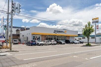 ワークマンプラス札幌八軒店：176m