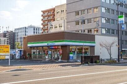 ファミリーマート北海道大学前店：471m