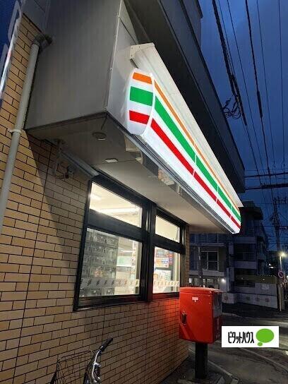 セブンイレブン札幌本郷店：356m