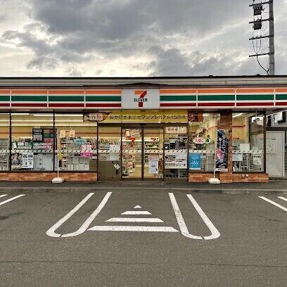 セブンイレブン札幌北18条東店：244m