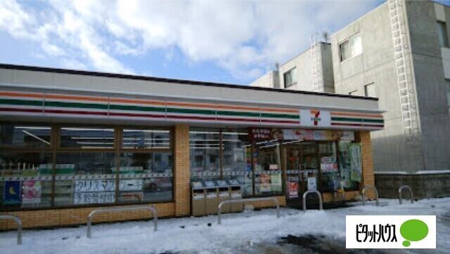セブンイレブン札幌月寒東19丁目店：204m