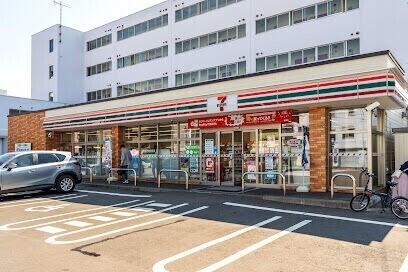 セブンイレブン札幌北28条店：341m
