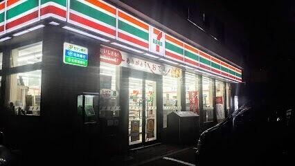 セブンイレブン札幌北32条店：219m