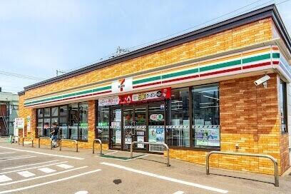 セブンイレブン札幌北18条東15丁目店：197m