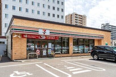 セブンイレブン札幌北7条西12丁目店：182m