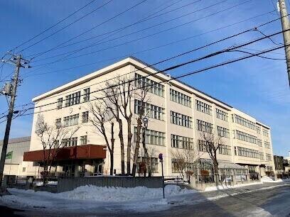 札幌市立栄町中学校：186m