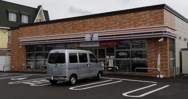 セブンイレブン札幌北32条東8丁目店：452m