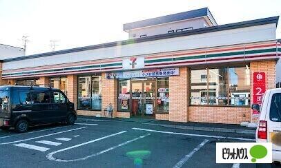 セブンイレブン札幌北郷3条4丁目店：218m