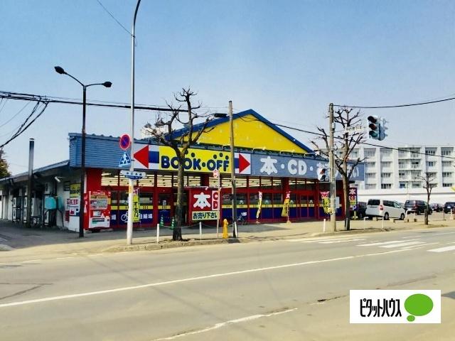 ブックオフ札幌中の島店：107m