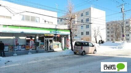 ファミリーマート本郷通店：161m