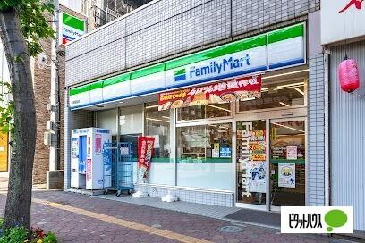 ファミリーマート平岸駅前店：174m