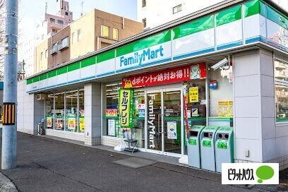 ファミリーマート札幌南5条東店：243m
