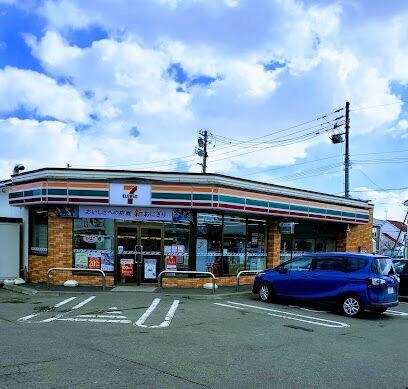 セブンイレブン札幌新川インター店：865m