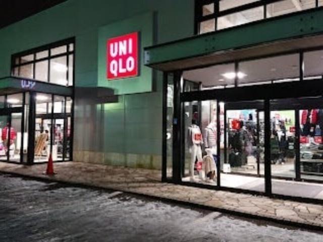 ユニクロ札幌屯田店：194m