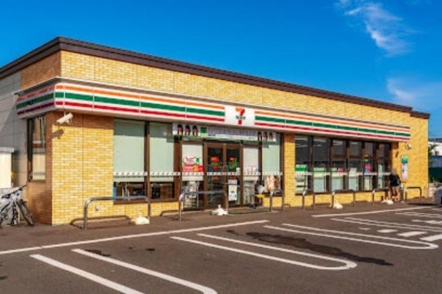 セブンイレブン札幌北31条東店：446m