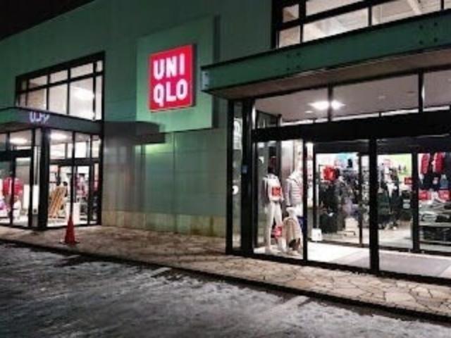 ユニクロ札幌屯田店：121m