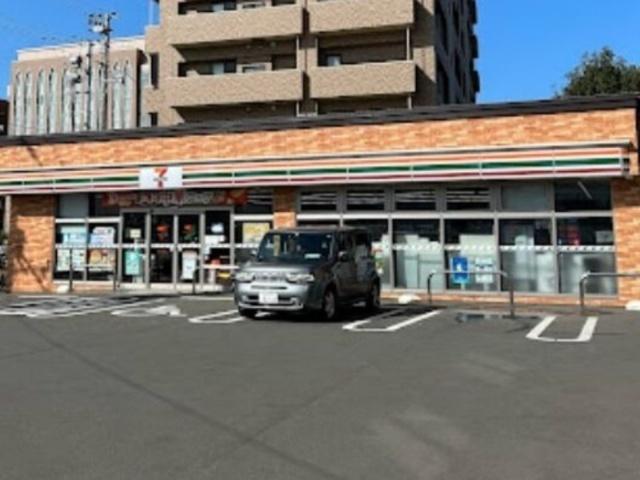 セブンイレブン札幌北15条東1丁目店：320m