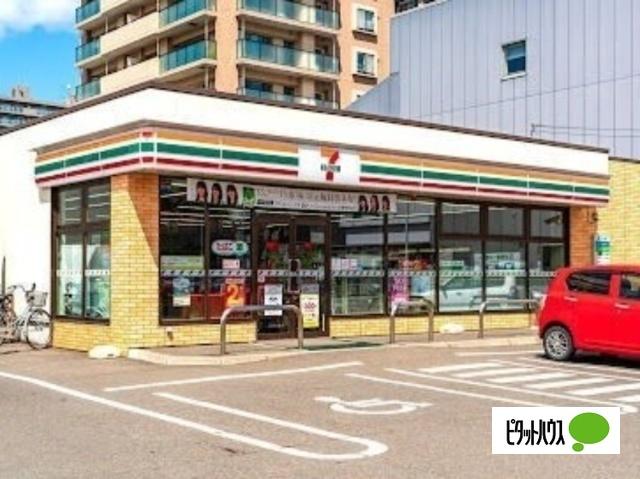 セブンイレブン札幌北13条東駅前店：291m