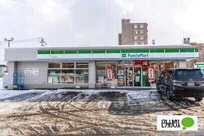 ファミリーマート札幌栄通店：106m