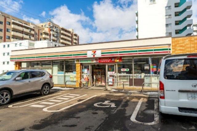 セブンイレブン札幌北2条東8丁目店：147m