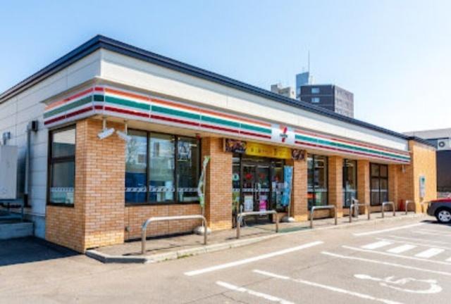 セブンイレブン札幌北18条東16丁目店：186m