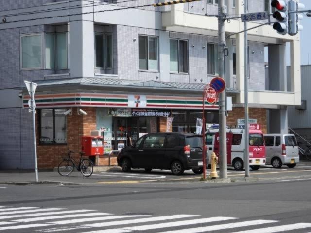 セブンイレブン札幌北37条店：218m