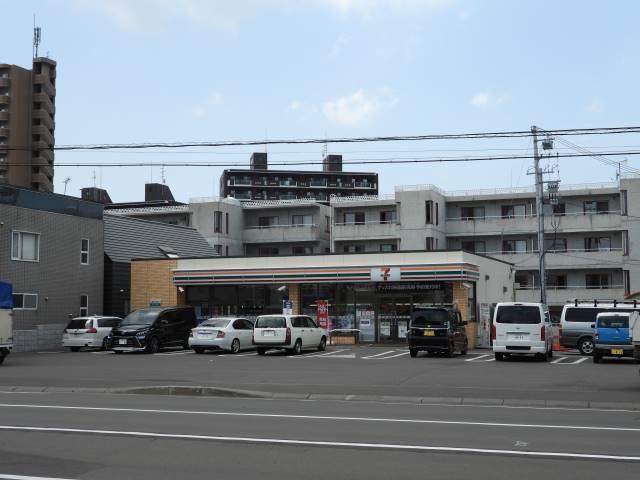 セブンイレブン札幌新琴似9条店：195m