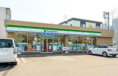 ファミリーマート札幌北8条東17丁目店：540m