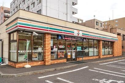 セブンイレブン札幌北17条店：380m