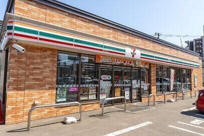 セブンイレブン札幌北8条東5丁目店：184m