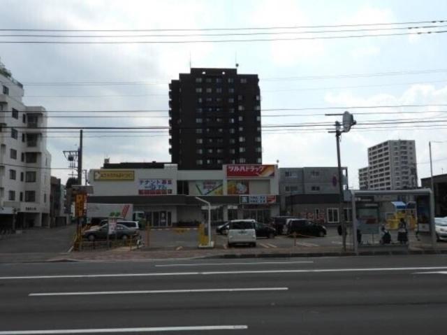 ツルハドラッグ麻生店：409m
