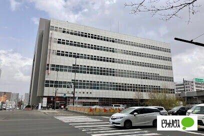 札幌中央郵便局：427m