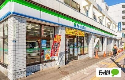 ファミリーマート東札幌店：241m