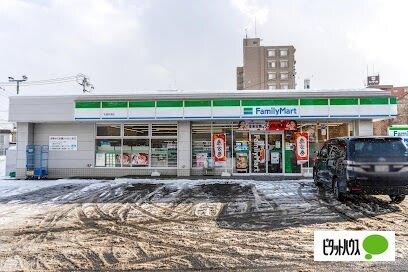 ファミリーマート札幌栄通店：157m