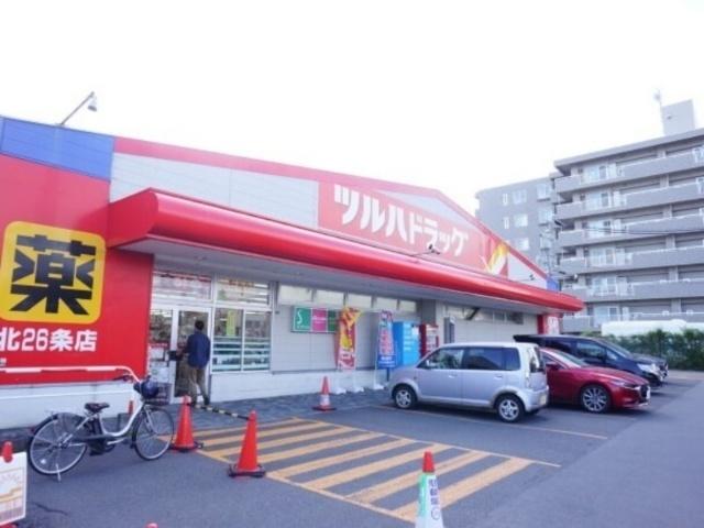 ツルハドラッグ北26条店：303m