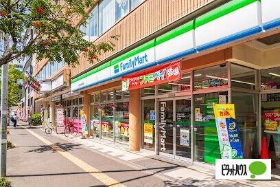 ファミリーマート地下鉄白石駅前店：156m