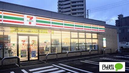 セブンイレブン札幌厚別中央5条店：151m